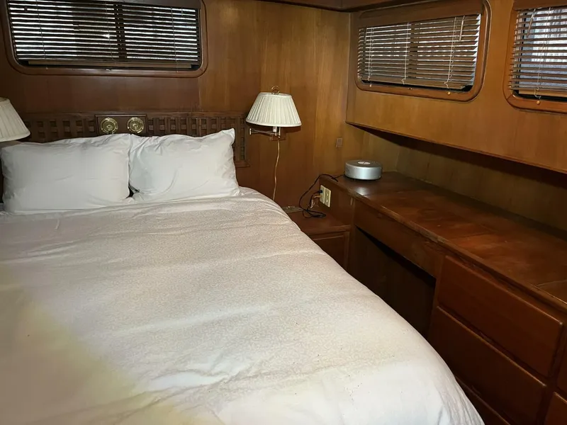 Slide: The Image of 1991 Marine Trader 46 Double Cabin - 4975580