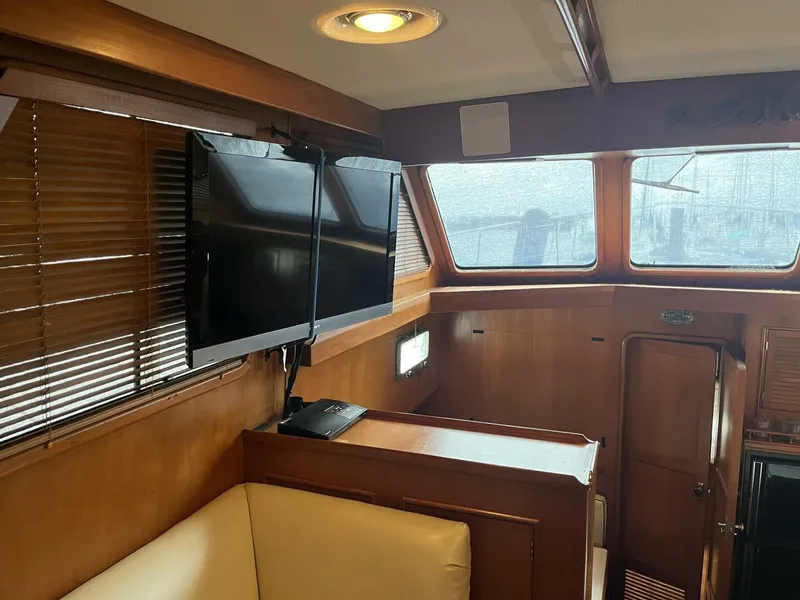 Slide: The Image of 1991 Marine Trader 46 Double Cabin - 4975534