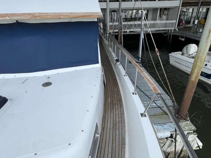 Slide: The Image of 1991 Marine Trader 46 Double Cabin - 4975588