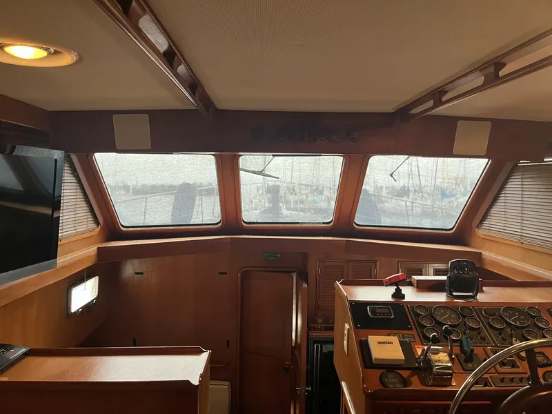 Slide: The Image of 1991 Marine Trader 46 Double Cabin - 4975535