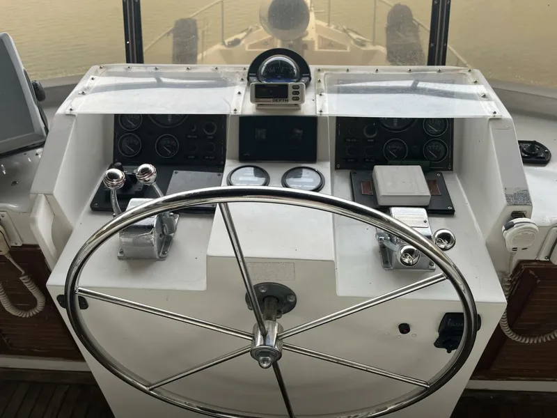 Slide: The Image of 1991 Marine Trader 46 Double Cabin - 4975598