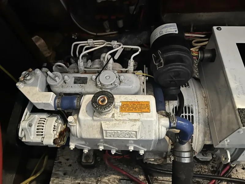 Slide: The Image of 1991 Marine Trader 46 Double Cabin - 4975608