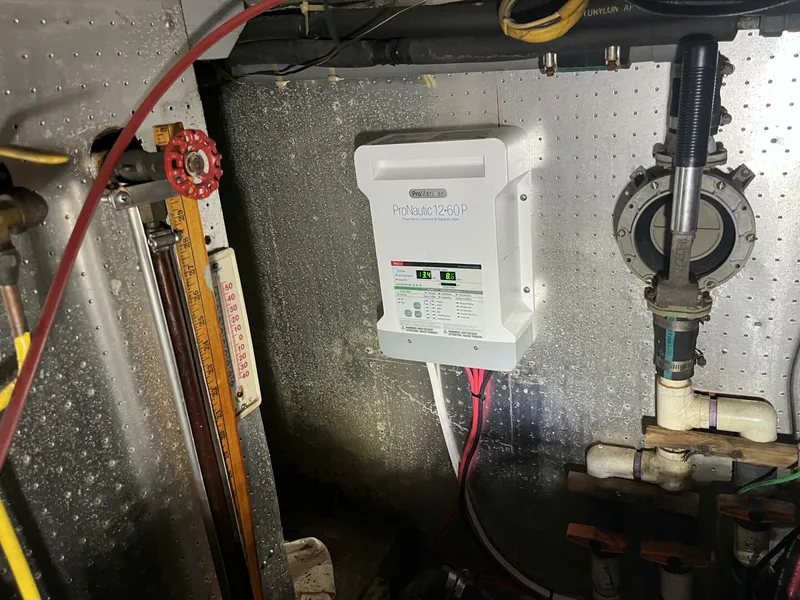 Slide: The Image of 1991 Marine Trader 46 Double Cabin - 4975609