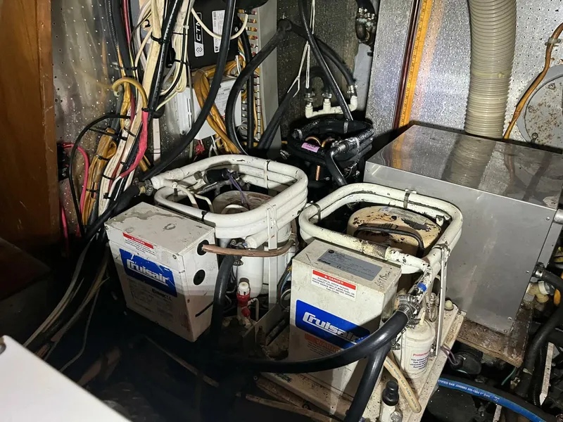 Slide: The Image of 1991 Marine Trader 46 Double Cabin - 4975610