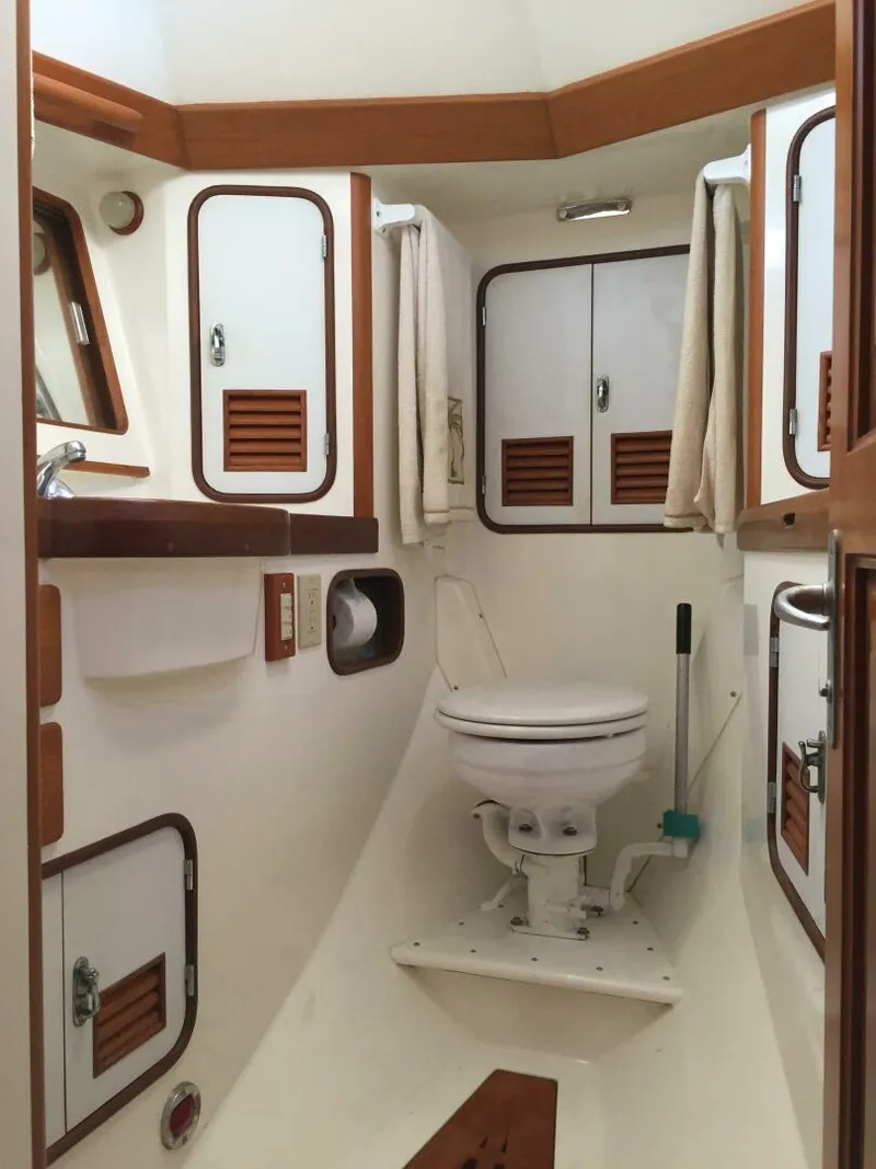 Slide: The Image of Passport Royal Passport 43 1999 - 4933570