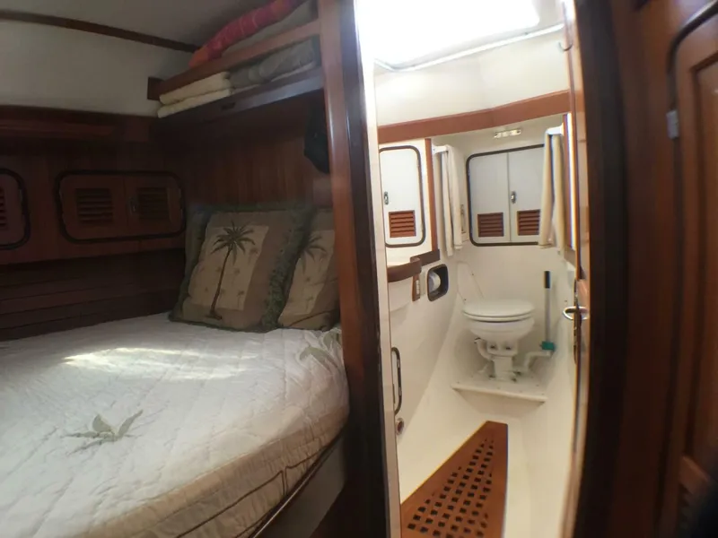 Slide: The Image of Passport Royal Passport 43 1999 - 4933567