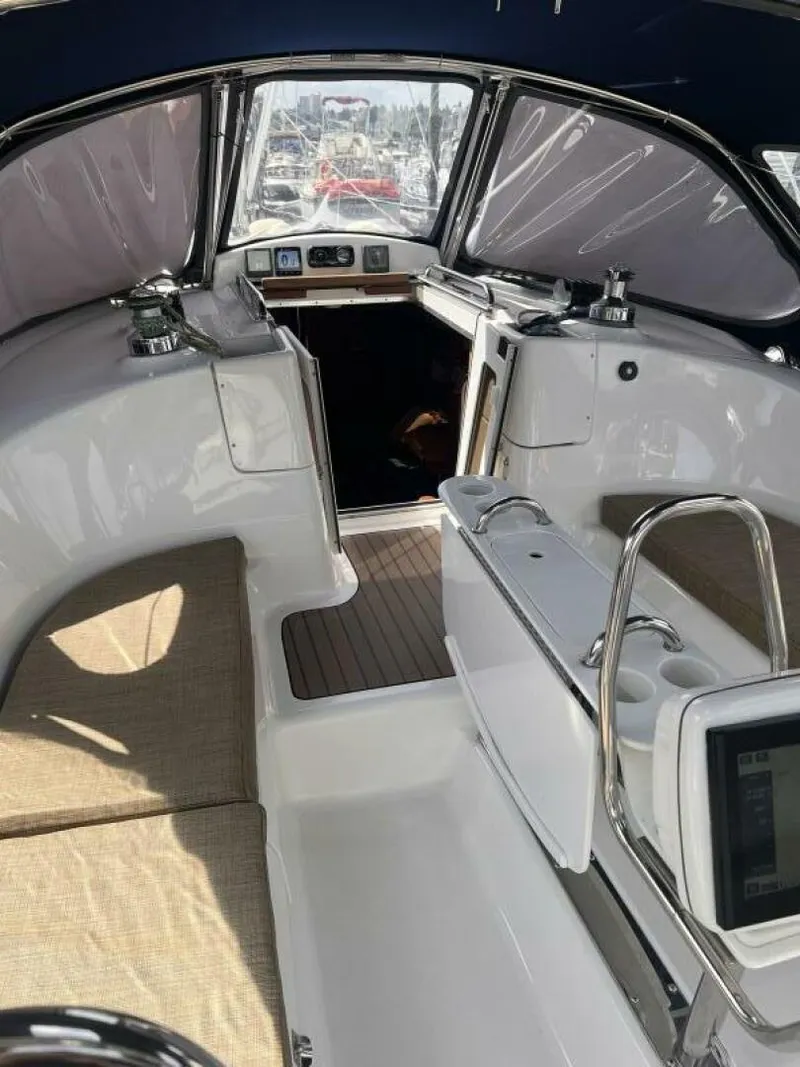 Slide: The Image of cockpit 2008 Hunter 45 - 4933608