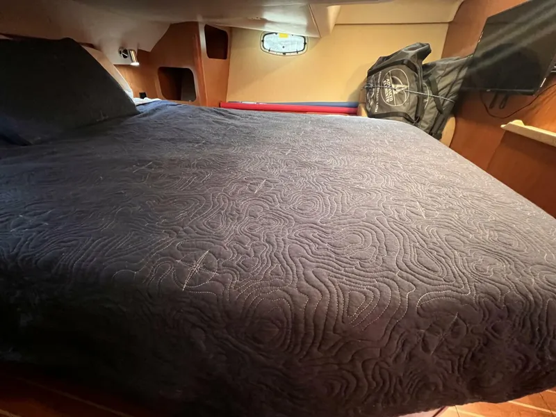 Slide: The Image of Master cabin 2008 Hunter 45 - 4933612