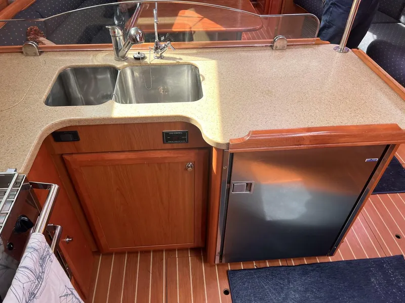 Slide: The Image of galley 2008 Hunter 45 - 4933615