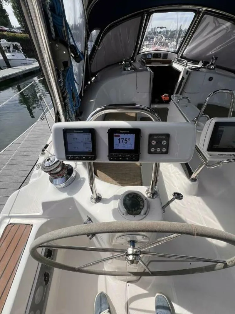 Slide: The Image of Helm 2008 Hunter 45 - 4933603