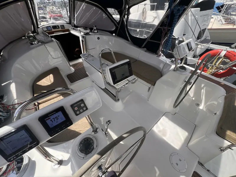 Slide: The Image of cockpit 2008 Hunter 45 - 4933607