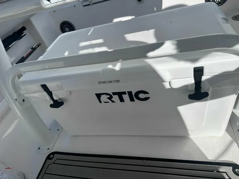 Slide: The Image of Sea Fox 248 Commander 2022 - 4933880