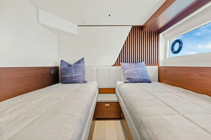 Slide: The Image of 2024 Princess Y72 Motor Yacht - Princess Rose III - Guest Stateroom - Starboard - 4934717