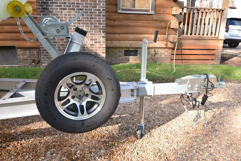 Slide: The Image of Avenger AV24 2020 - 4935076