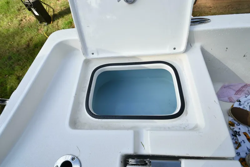 Slide: The Image of Avenger AV24 2020 - 4935084