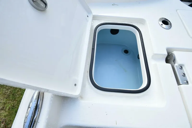 Slide: The Image of Avenger AV24 2020 - 4935085