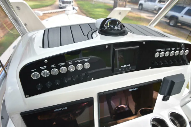 Slide: The Image of Avenger AV24 2020 - 4935091