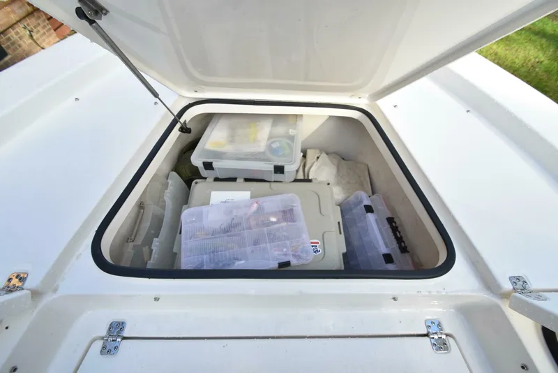 Slide: The Image of Avenger AV24 2020 - 4935099