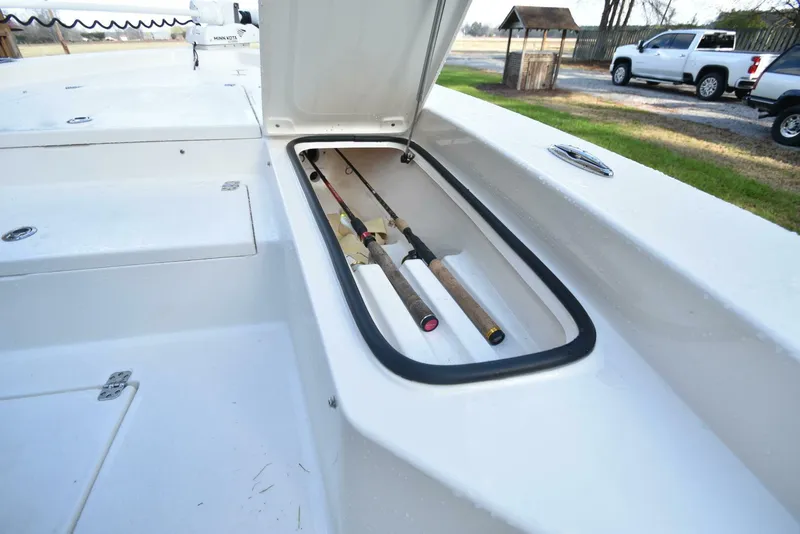 Slide: The Image of Avenger AV24 2020 - 4935101