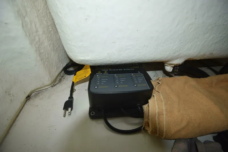 Slide: The Image of Avenger AV24 2020 - 4935105