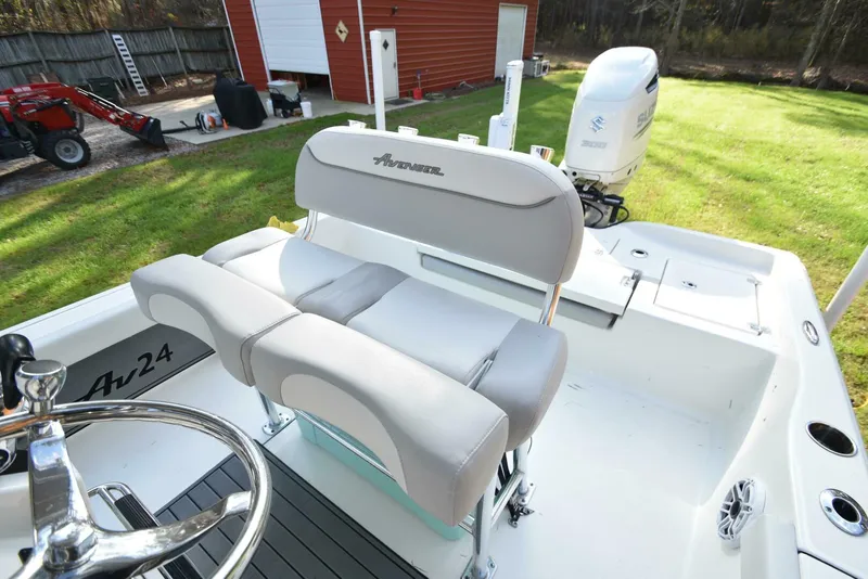 Slide: The Image of Avenger AV24 2020 - 4935108