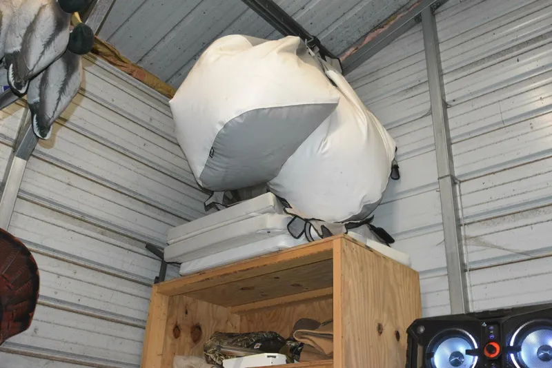 Slide: The Image of Avenger AV24 2020 - 4935110