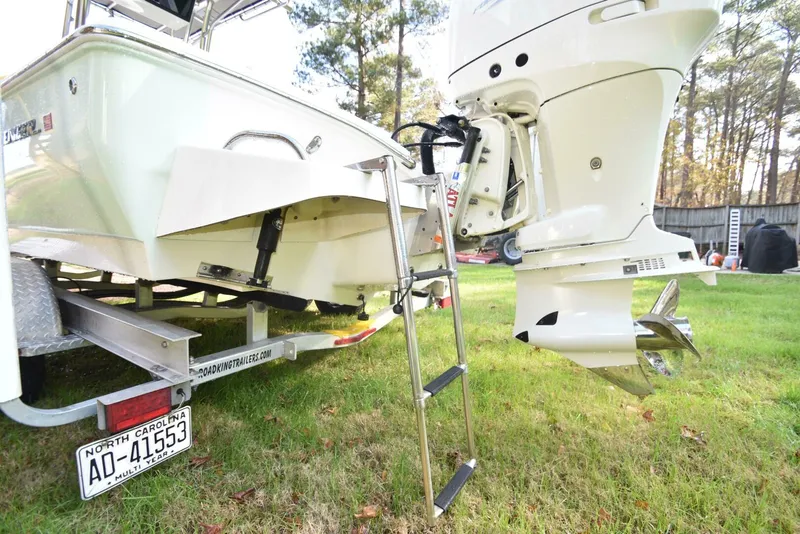 Slide: The Image of Avenger AV24 2020 - 4935068