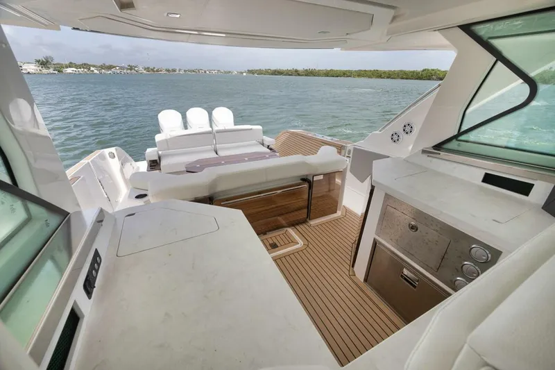 Slide: The Image of Tiara 48LS 2022 - 4935436