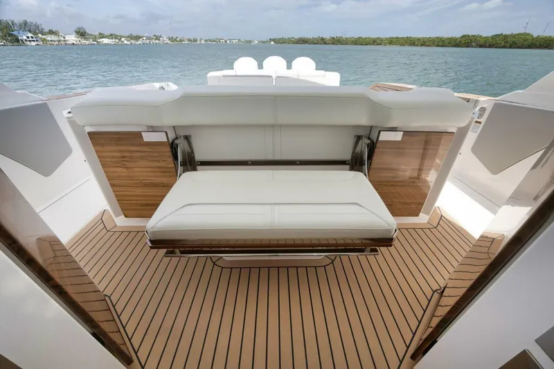 Slide: The Image of Tiara 48LS 2022 - 4935437