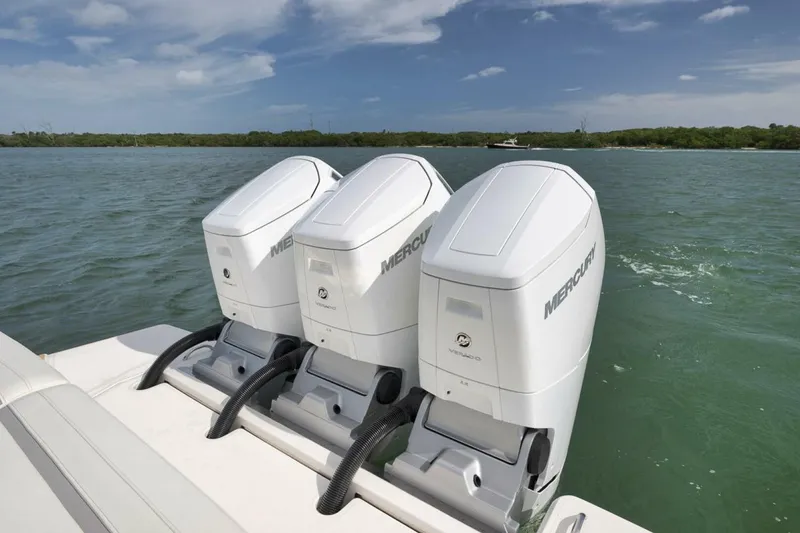 Slide: The Image of Tiara 48LS 2022 - 4935438