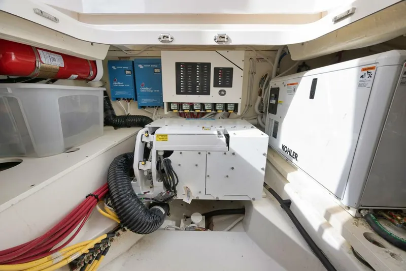 Slide: The Image of Tiara 48LS 2022 - 4935425