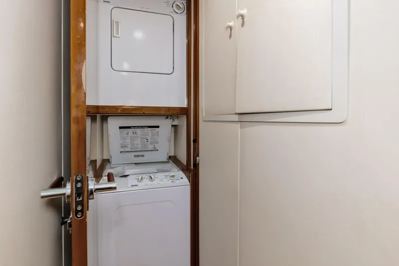 Slide: The Image of 2001 65 Viking Convertible Enclosed Bridge Partnership Washer And Dryer - 5003733