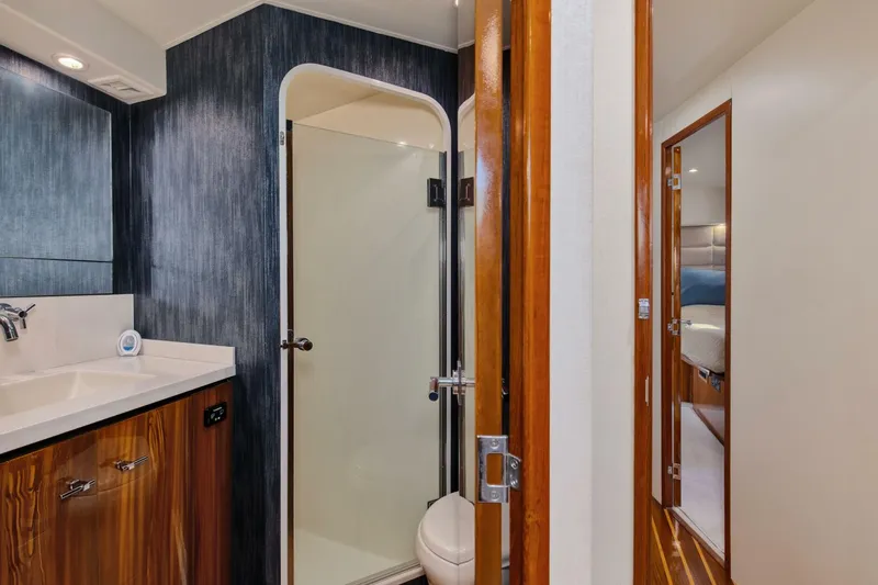 Slide: The Image of 2001 65 Viking Convertible Enclosed Bridge Partnership VIP Head - 5003773