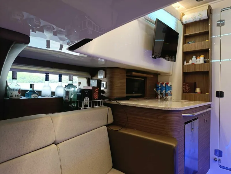 Slide: The Image of Boston Whaler 420 Outrage 2024 - 4939888