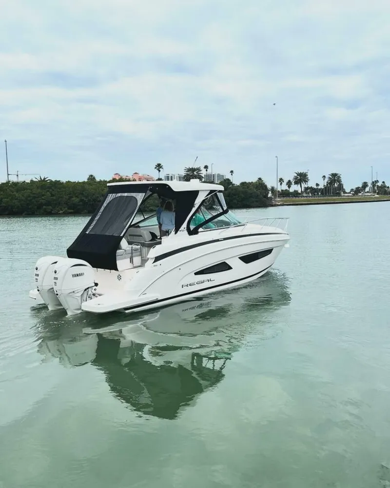 Slide: The Image of 2024 Regal 33 XO For Sale 2024 Regal 33 XO Best buy Boat
 - 4941251