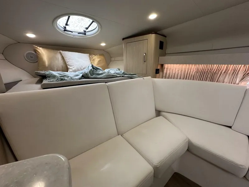 Slide: The Image of 2024 Regal 33 XO For Sale - 4941283