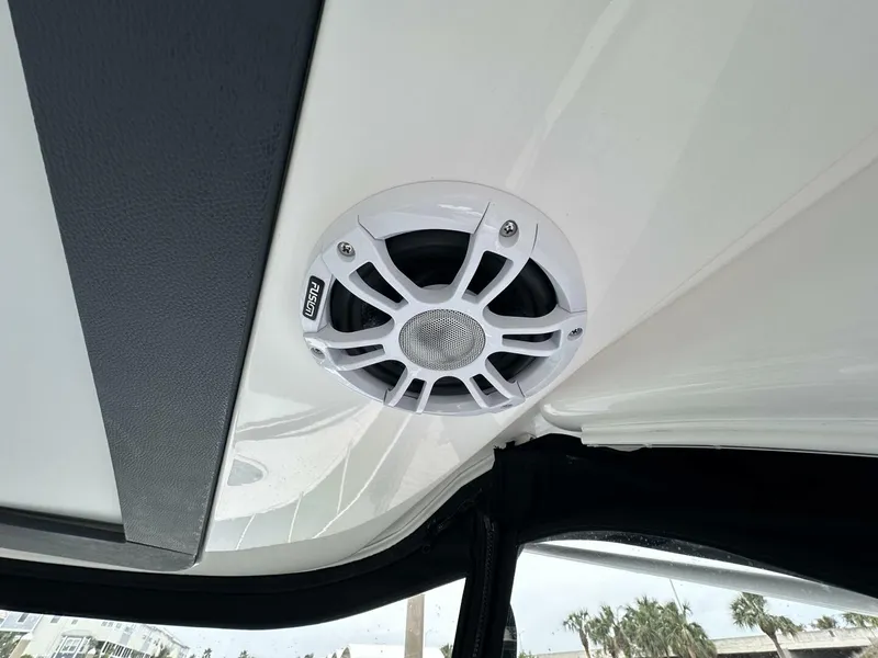 Slide: The Image of 2024 Regal 33 XO For Sale - 4941272