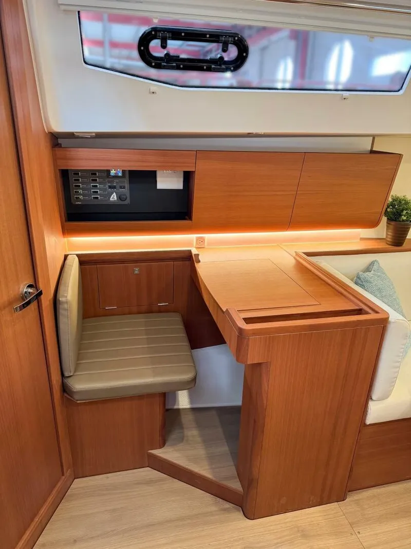 Slide: The Image of J/36 - 5355809