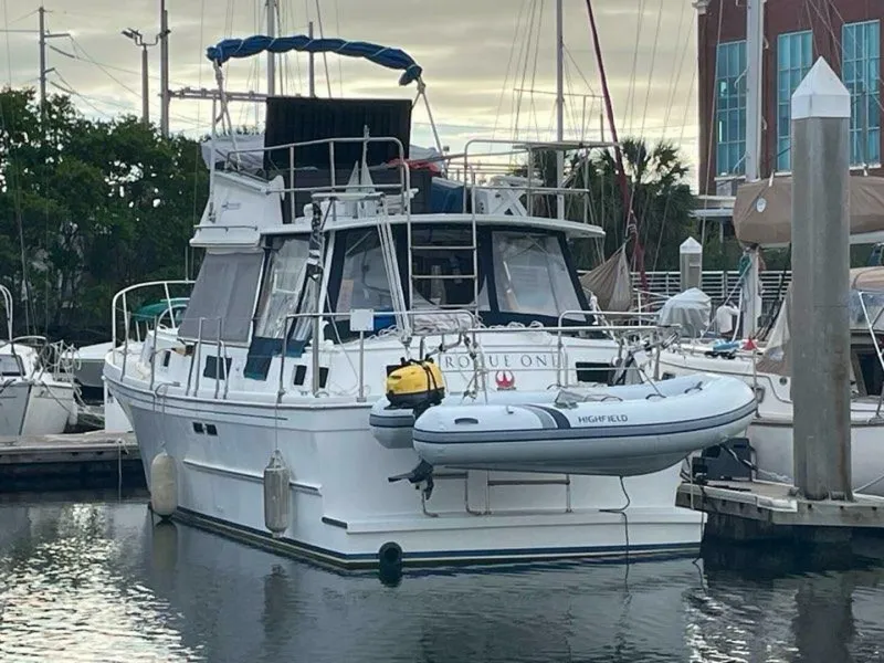 Slide: The Image of Albin 34 Family Cruiser w/ Flybridge 1988 - 4942976