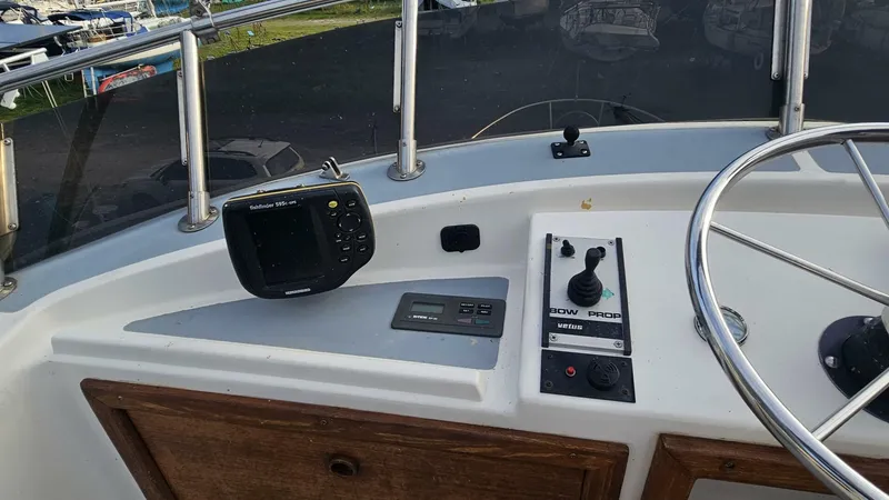 Slide: The Image of Albin 34 Family Cruiser w/ Flybridge 1988 - 4942741