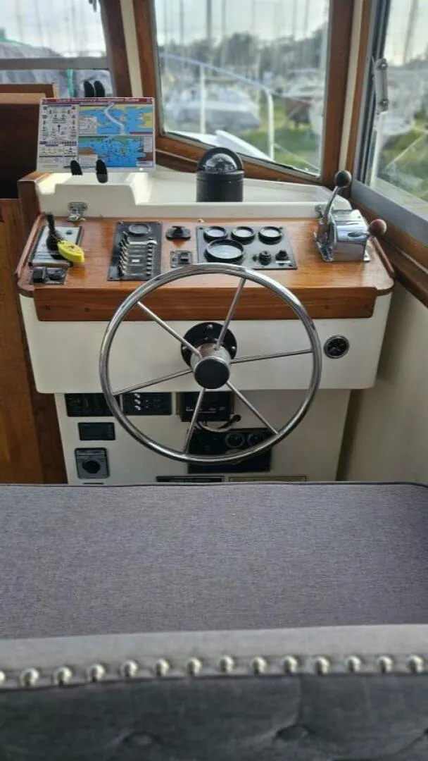 Slide: The Image of Albin 34 Family Cruiser w/ Flybridge 1988 - 4942632