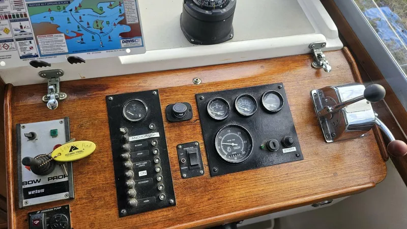 Slide: The Image of Albin 34 Family Cruiser w/ Flybridge 1988 - 4942636