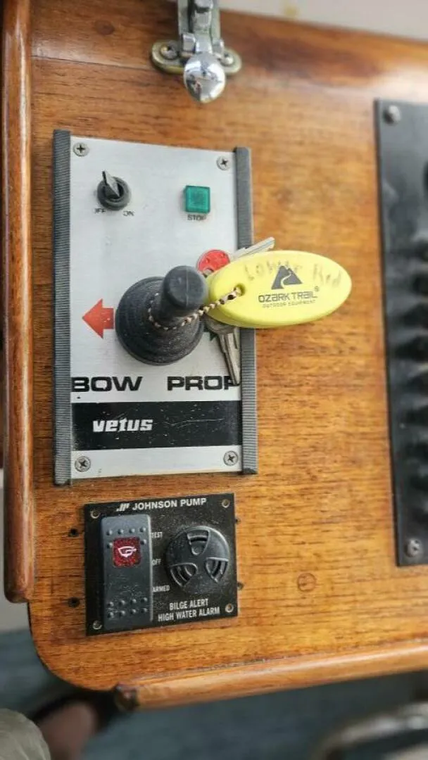 Slide: The Image of Albin 34 Family Cruiser w/ Flybridge 1988 - 4942639