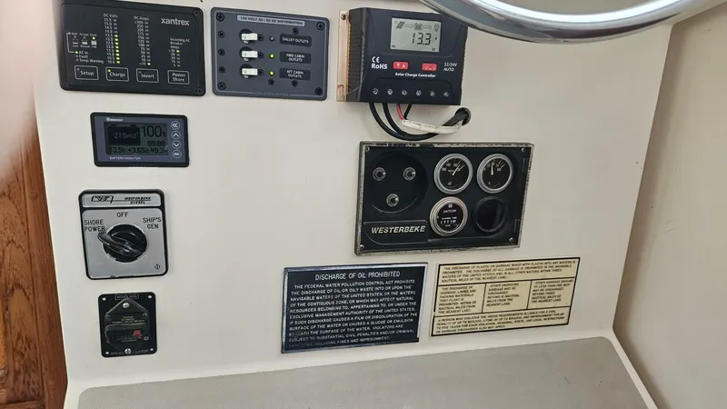 Slide: The Image of Albin 34 Family Cruiser w/ Flybridge 1988 - 4942642