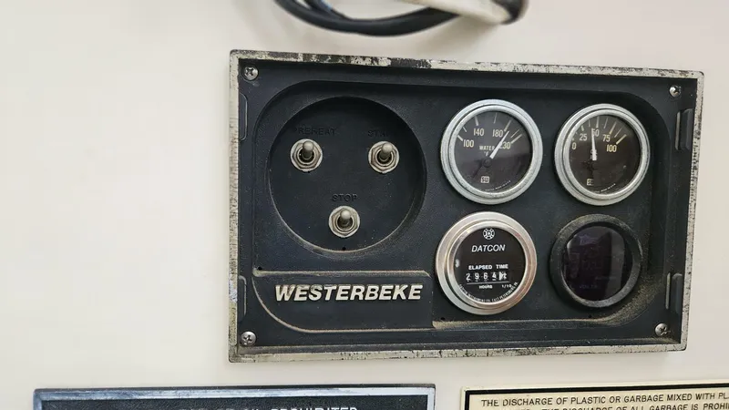 Slide: The Image of Albin 34 Family Cruiser w/ Flybridge 1988 - 4942663