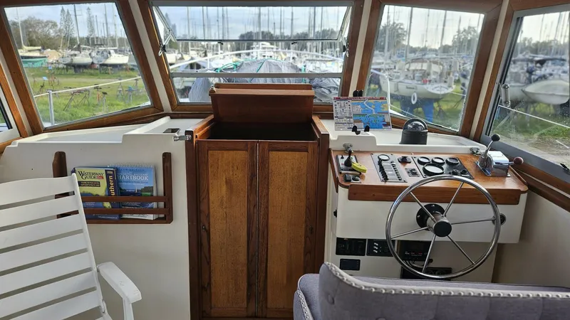 Slide: The Image of Albin 34 Family Cruiser w/ Flybridge 1988 - 4942634