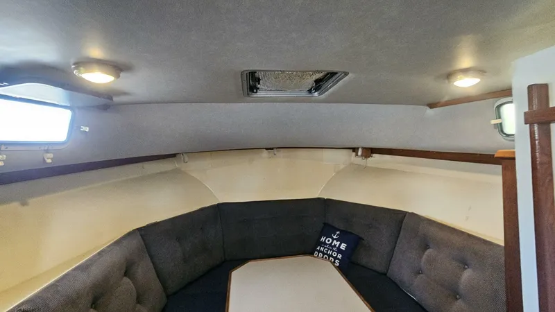 Slide: The Image of Albin 34 Family Cruiser w/ Flybridge 1988 - 4942620