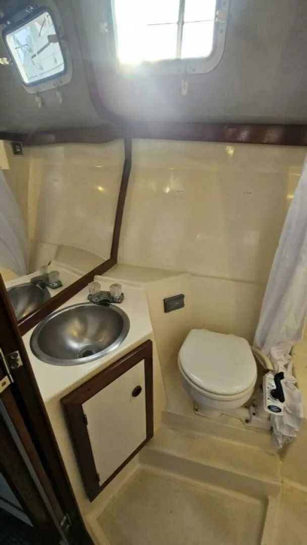 Slide: The Image of Albin 34 Family Cruiser w/ Flybridge 1988 - 4942629