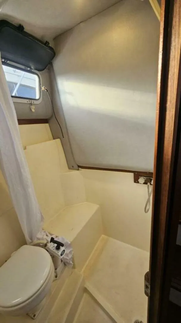 Slide: The Image of Albin 34 Family Cruiser w/ Flybridge 1988 - 4942631