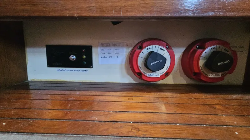 Slide: The Image of Albin 34 Family Cruiser w/ Flybridge 1988 - 4942621